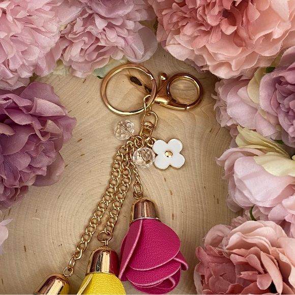 Multicolor Triple Rose Charm with Beads Keychain - Picture 10 of 12